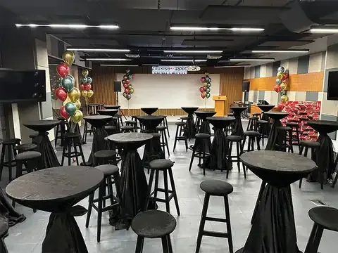 Siyah bistro kokteyl masası toplu kurulum ve siyah bar tabureleri
