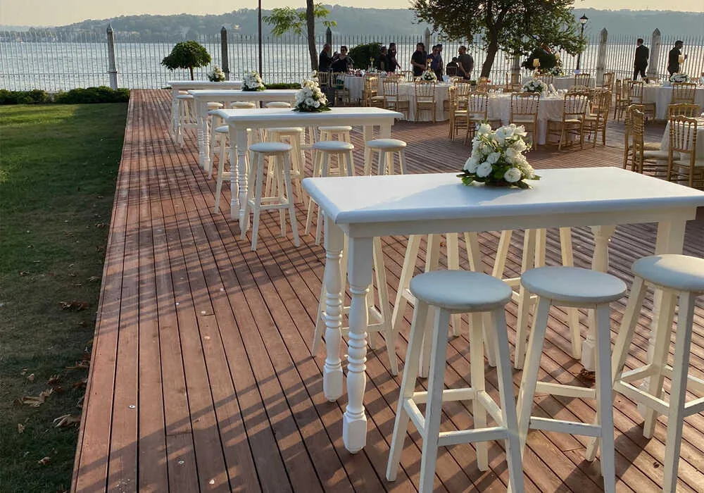 Sahil düğünü beyaz bar masası ve bar taburesi kiralama