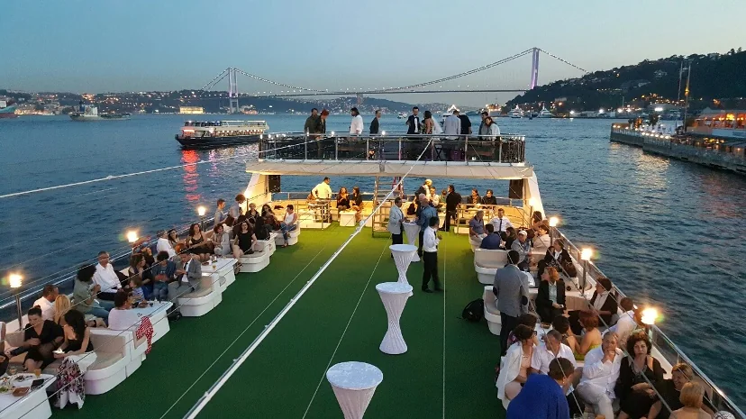 Boğaz’da Tekne Düğünü Davet Düzeni