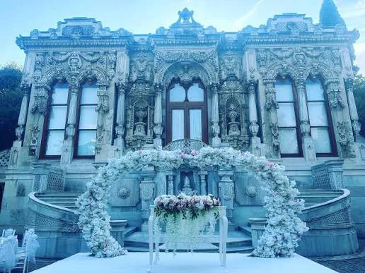 Düğün Organizasyonu Nikah Alanı Süsleme – Tarihi Mekan Nikah Masası Süsleme