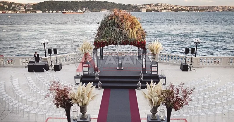 Çırağan Sarayı nikah masası gelin yolu süsleme görseli