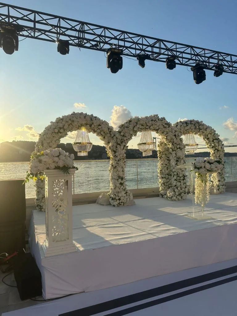 Ihlamur Kasrı ses ışık truss kiralama için profesyonel ışık sistemi ve nikah sahnesi örneği