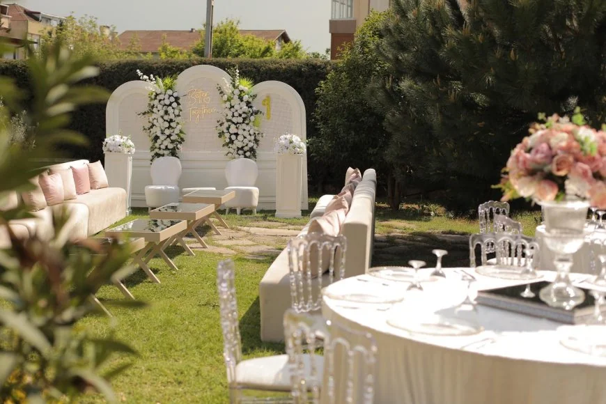 Ihlamur Kasrı bahçe gelin yolu ve oturma planı için açık hava nikah düzeni örneği