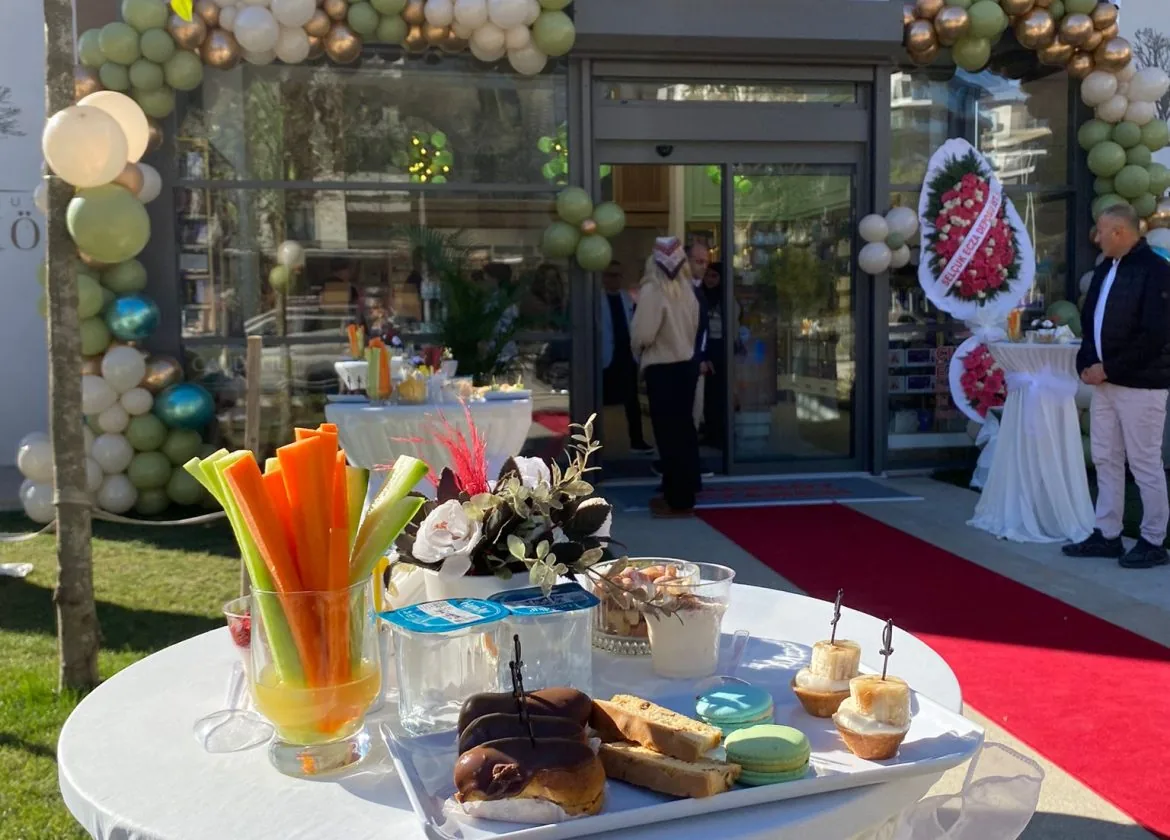 Açılış Kokteyl Organizasyonu Catering Masası - Organizasyon Ajans
