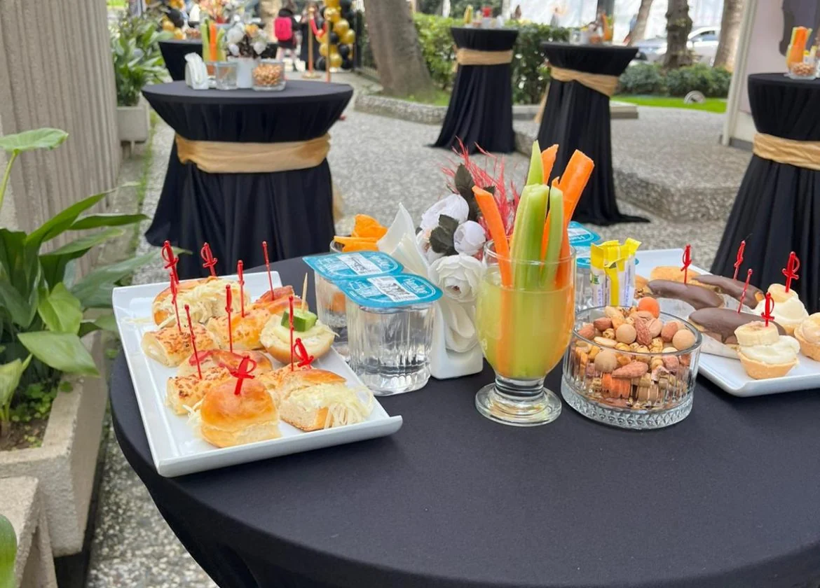 Siyah Bistro Masa Finger Food Kokteyl Sunumu - Organizasyon Ajans