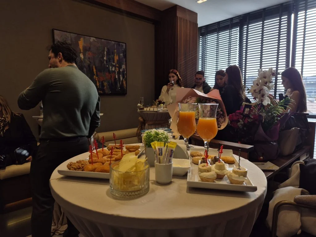 Toplantı Sonrası Kokteyl Organizasyonu Ofis - Organizasyon Ajans