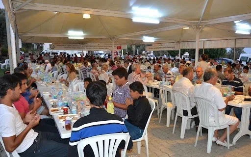 Mevlit toplu yemek için plastik masa sandalye kiralama