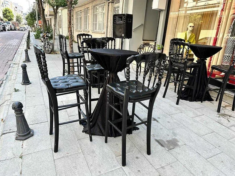 Siyah bistro bar masası ve yüksek sandalye kiralama