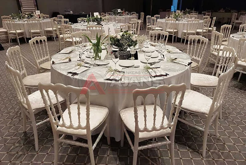 İstanbul tiffany sandalye kiralama - salon düğün yemek düzeni gerçek kurulum ve organizasyon görseli