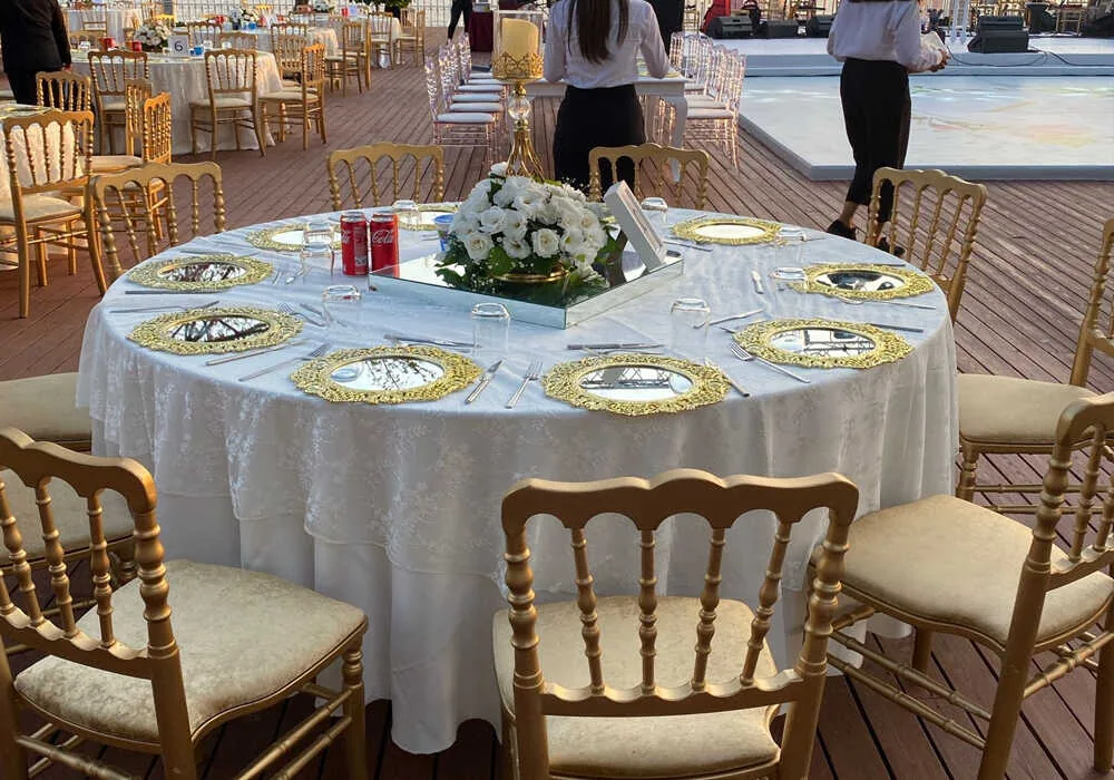 Yuvarlak aynalı davet masası kiralama gold sandalye düğün
