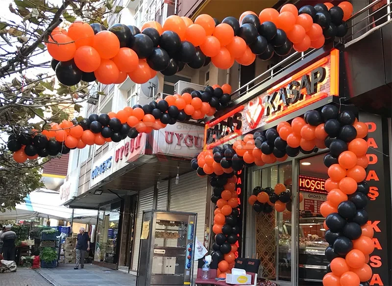 Dükkan açılış organizasyonu turuncu siyah balon