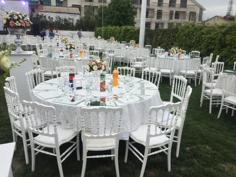 İstanbul yuvarlak masa ve beyaz Tiffany sandalye kiralama