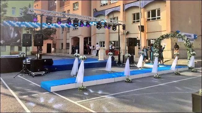 Sahne, podyum, truss, ışık sistemi ve ses sistemi kiralama