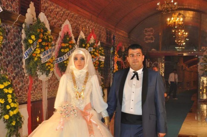 İslami düğün organizasyonu için gelin damat giriş alanı ve salon karşılama düzeni